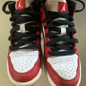 Retro Air Jordan’s mid little boys size 12